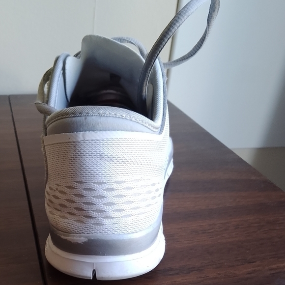 Nike Free TR FIT 4 Unisex Running Shoes White Gray Size US 10 - Picture 4 of 4